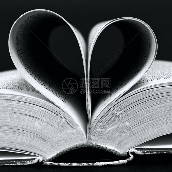 书页折叠成心脏形状图片