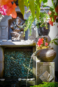 在乌布德巴利因多尼西亚等地的甘埃什雕像喷泉图片