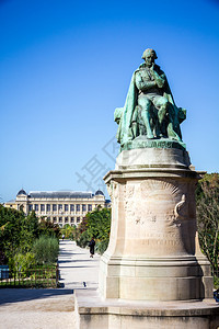 拉马克青铜雕像在加德兰花公园法国巴黎郎加德兰花公园图片