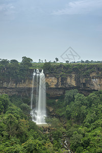 Tamrghomar掉在靠近Chitrakot瀑布jagdlpurchatisgrhIndia图片