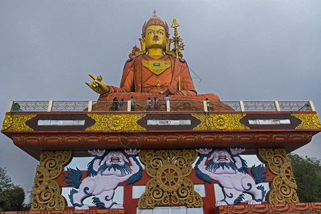 Budha雕像smdrupteikmnda135英尺长最大的师雕像图片