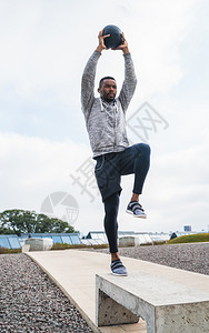 曼联客战森林首发：约罗、舍什科、阿玛德出战，马奎尔、芒特替补