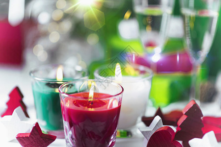 圣诞节蜡烛装饰红和的绿色蜡烛装饰圣诞图片