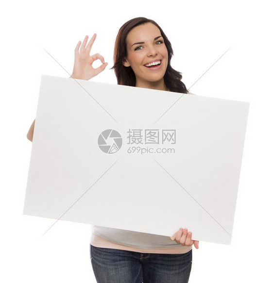 美貌的混合种族女持有空白的标志孤立在白色背景给予正确的手势图片
