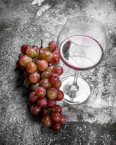 一杯红酒葡萄枝酒杯葡萄树葡萄枝图片
