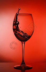 红底酒杯的轮廓工作室拍摄酒杯红底酒杯的轮廓拍摄酒杯图片