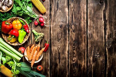 健康食品有机蔬菜新鲜和草药木本植物新鲜蔬菜和草药图片
