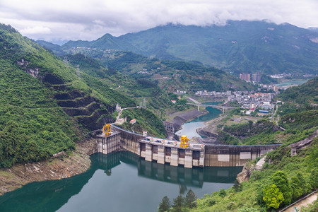 夏天清春的wulong大坝wulong大坝的水和周围风景图片