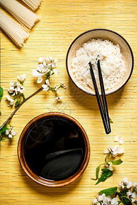 日食煮饭酱油和樱桃枝煮饭图片