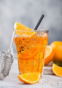 橙子口味的夏季鸡尾酒图片