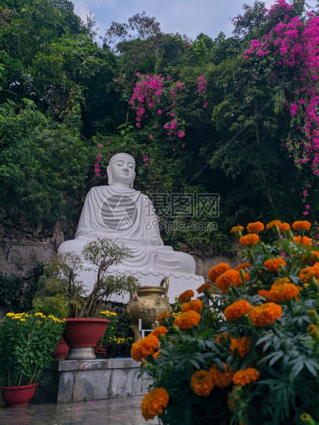 在大理石山dangvietam的budha雕像图片