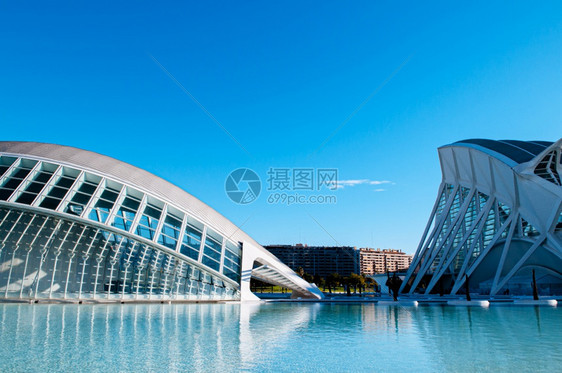 201年oct3120ValenciSpn现代艺术和科学城市建筑蓝色天空下的游泳池由Santigocltrv和felixcand图片
