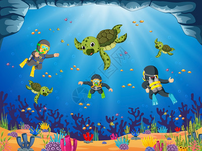 专业潜水员和绿海龟一起潜水图片