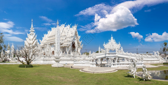 夏日在清莱的白寺watrongkhu图片