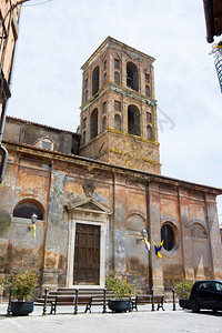 十二世纪在异教徒寺庙上建的亚松塔大教堂图片