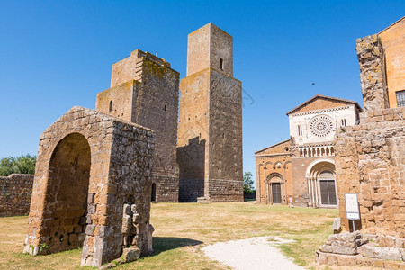TuscanivterboIaly圣天花朵教堂的外表图片
