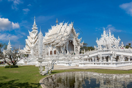 夏日清莱的白寺watrongkhu图片