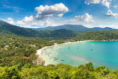 夏日在泰国港邦岛Kohpan岛的泛光海滩全景图片