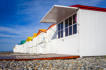 法国诺曼底的传统海滩小屋法国诺曼底的海滩小屋图片