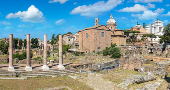 古老的论坛废墟和胜利的艾姆曼纽尔I纪念碑在夏天的一罗马意大利图片