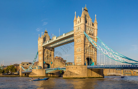 伦敦高塔桥在美丽的夏日英国联合王图片