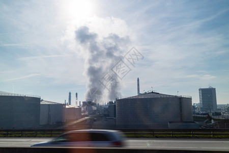 大型电站或高压气工业排放强的发电厂图片