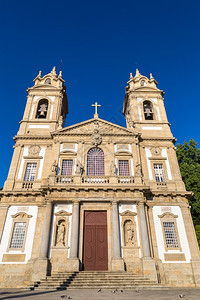 在一个美丽的夏日里葡萄牙布拉加的山修道院图片