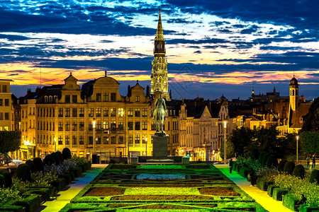 布鲁塞尔美丽夏夜的城市景色比利时图片