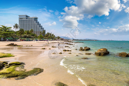 华住酒店美丽的夏日泰国华欣海滩背景