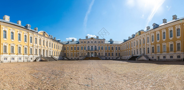 夏日罗代尔宫殿的全景图图片