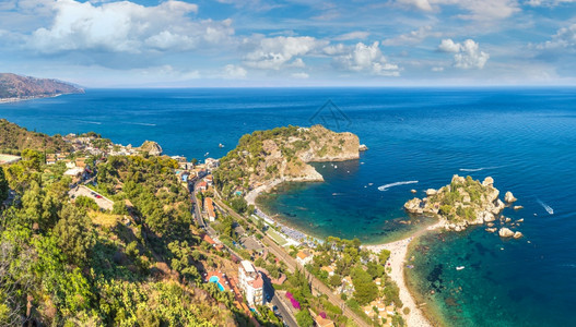 在美丽的夏季天西里岛的托尔米纳伊索拉贝高清图片