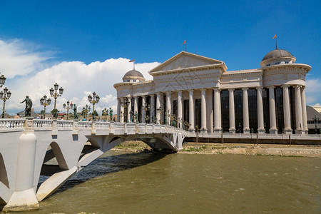 在马塞多尼亚美丽的夏日斯科佩耶的考古和桥梁博物馆图片