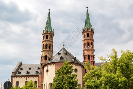 沃兹堡教堂在美丽的夏日德国图片