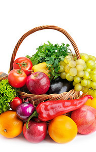 蔬菜和水果组成在维杰篮子中隔离在白色背景垂直照片图片