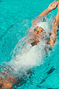 萨拉赫数据：3射1正，4次成功过人，1次关键传球，获评8.1分