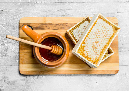 天然蜂蜜的罐子生锈背景图片