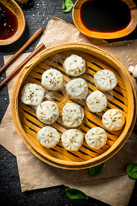 面粉和酱油碗里有最上观传统食物高清图片