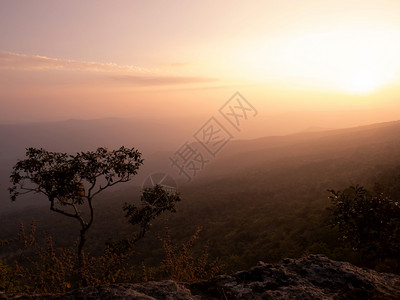 田园风景PhuKradeng公园的山地景观背景