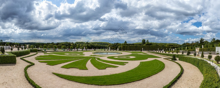 佛罗里雅的花园在美丽夏日法国巴黎图片