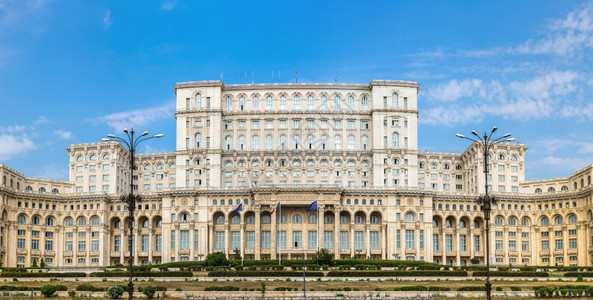 在罗马尼亚州布加勒斯特的夏天议会宫殿图片