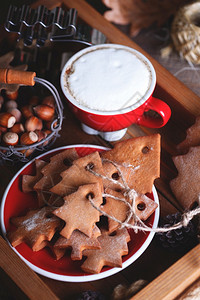 咖啡姜饼和圣诞节装饰图片