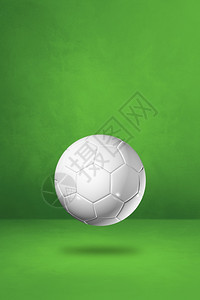 以绿色工作室背景孤立的白色足球3d插图以绿色工作室背景孤立的白色足球图片