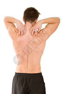 一名年轻男子的背部被困在白色景上被孤立在背后的痛苦中被孤立在白色背景上图片