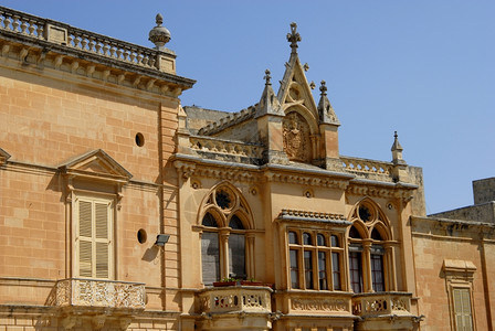 马尔塔岛中世纪宫殿的哥特建筑图片