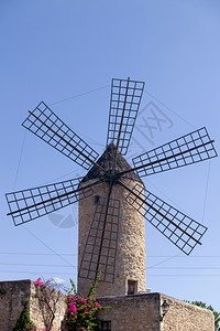 美的旧风车在主要岛屿西班牙图片
