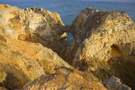 阿尔加夫拉索波尔格海岸的山洞图片
