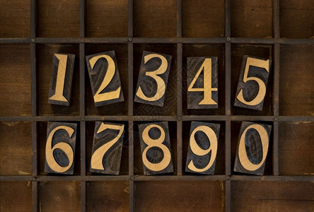10个阿拉伯数字从零到九的阿拉伯数字用黑色墨粉涂染的旧式纸质木压条用分形器涂色水平翻转类型背景