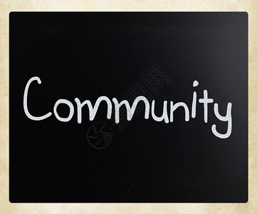 社区用黑板上的白粉笔手写背景图片