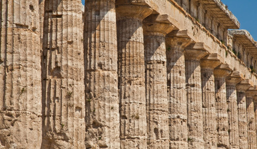 今天这个网站的主要特征是多里克风格的三大寺庙立骨这些寺庙可追溯到公元前6世纪上半叶图片