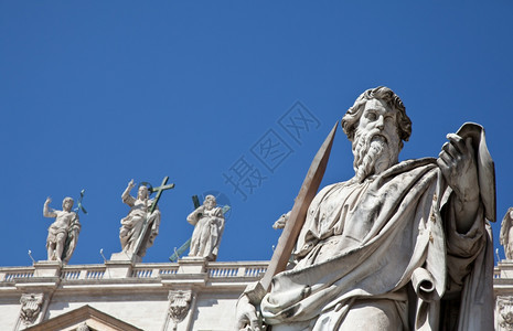 圣彼得广场意大利罗马蓝色天空背景的圣彼得广场意大利罗马雕像图片
